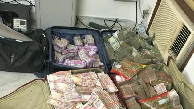 The driver had got outside the van for a stretch while the trunk in which the box with cash was kept was left unlocked. Three men on a bike came, took the box and left. (Representative photo) The driver had got outside the van for a stretch while the trunk in which the box with cash was kept was left unlocked. Three men on a bike came, took the box and left. (Representative photo)
