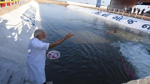 Prime Minister Narendra Modi inaugurating the Saurashtra Narmada Avtaran Irrigation project in Gujarat.(Twitter/ Narendra Modi)