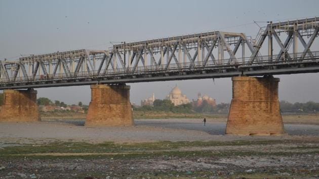 The unfiltered water of dirty drains, besides the sewer, continues to flow into Yamuna, which has resulted in drastic reduction of oxygen levels of the river over the years.(HT File Photo)
