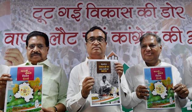 Delhi Pradesh Congress Committee president Ajay Maken, senior leader PC Chacko and Chatar Singh release manifesto for MCD elections on Monday(PTI)