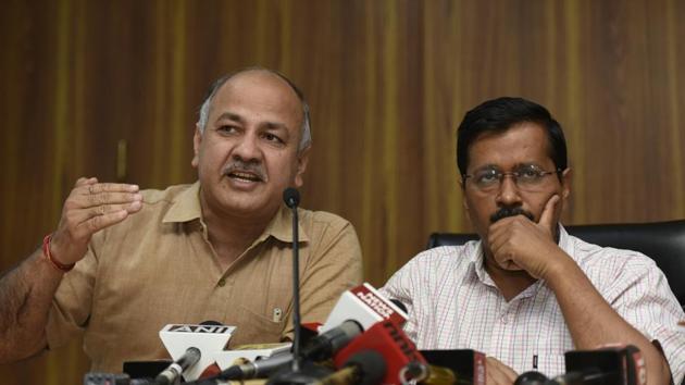 Delhi CM Arvind Kejriwal with deputy chief minister Manish Sisodia address a press conference at his residence in New Delhi on April 3, 2017.(Sonu Mehta/HT Photo)