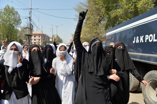 Kashmiri college students shout pro-freedom slogans during a protest inside a college in central Srinagar's Lal Chowk . (Tauseef Mustafa / AFP)