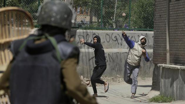 Kashmiri protesters throw stones on soldiers during a protest in Srinagar, Kashmir.(AP File Photo) Kashmiri protesters throw stones on soldiers during a protest in Srinagar, Kashmir.(AP File Photo)