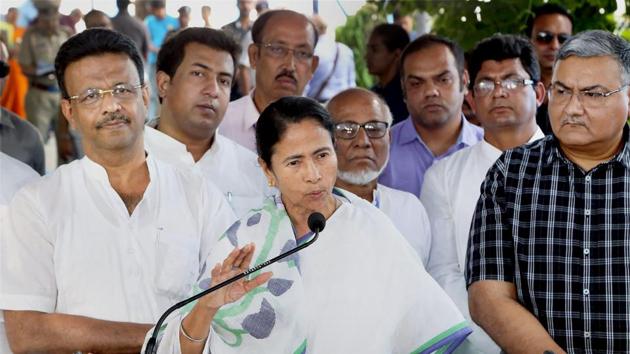 West Bengal chief minister Mamata Banerjee addresses the media after an administrative meeting at Rabindra Sadan in Murshidabad district, West Bengal.(PTI)