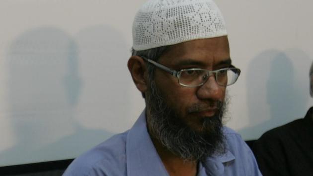 Controversial televangelist Zakir Naik at a press conference in 2010.(HT File Photo)