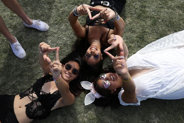 People pose for photos during the show. (Carlo Allegri / REUTERS)