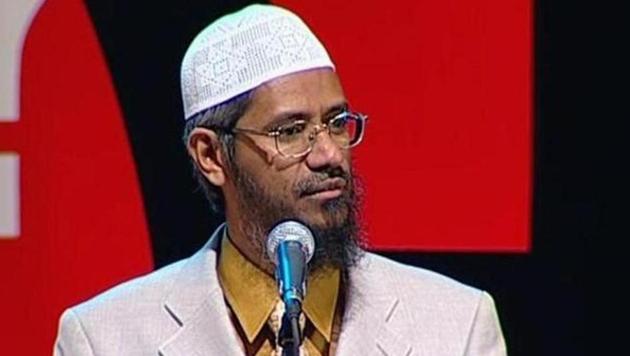 Zakir Naik has not been in the country ever since reports emerged that his sermons influenced a few of the Bangladeshi attackers who targeted an eatery in Dhaka on July 1, 2016.(HT File Photo)