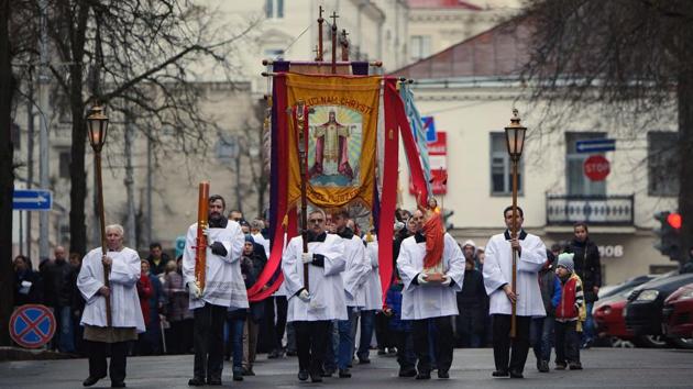 Belarus Catholics parade as they make their way to the morning Easter service. (MAXIM MALINOVSKY / AFP) Belarus Catholics parade as they make their way to the morning Easter service. (MAXIM MALINOVSKY / AFP)