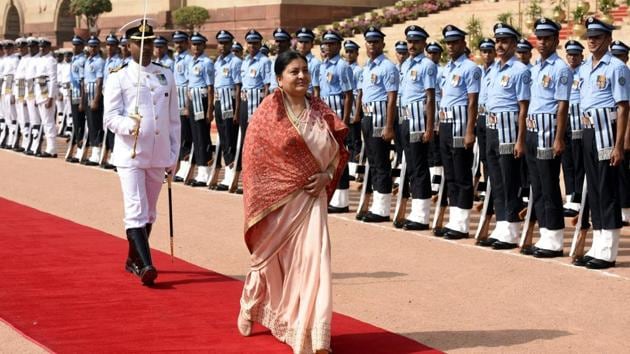 Nepal’s President , Bidya Devi Bhandari inspects a tri-services guard of honour during her ceremonial reception at the forecourt of Rastrapati Bhawan. (Sonu Mehta/HT PHOTO)