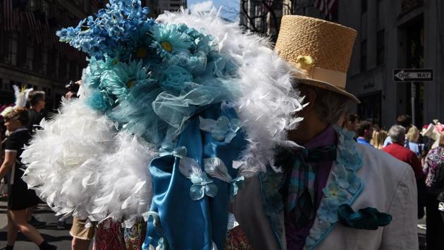 A couple wearing fancy hats kiss each other during the parade. (AFP) A couple wearing fancy hats kiss each other during the parade. (AFP)