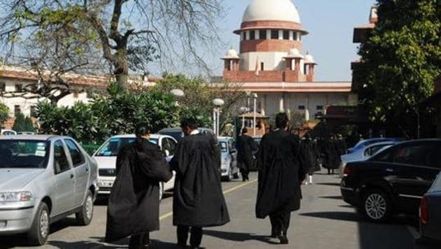 A two-judge bench of the Supreme Court has set aside the convoluted judgment authored by a Himachal Pradesh high court judge in a landlord vs tenant case.(HT Photo)