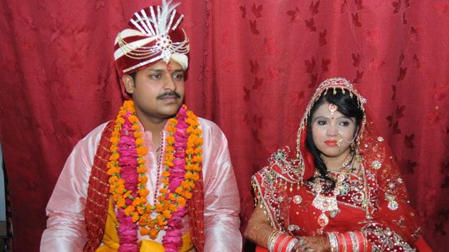 Acid attack survivor marries her love in Lucknow | Latest News India