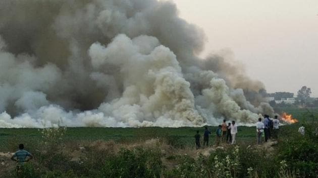 The largest lake in Bengaluru, Bellandur, caught fire yet again on Thursday (February 16). After falling prey to toxic froth, the lake became a victim of toxic smoke, courtesy the chemicals and debris dumped near the lake. (HT Photo) The largest lake in Bengaluru, Bellandur, caught fire yet again on Thursday (February 16). After falling prey to toxic froth, the lake became a victim of toxic smoke, courtesy the chemicals and debris dumped near the lake. (HT Photo)