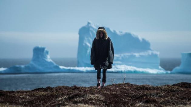 The Southern Shore highway near the town of Ferryland was blocked with traffic as photographers - professional or amateur - pulled up to snap the hulking ice mountain. (Greg Locke / REUTERS)