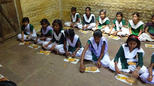A teacher at a government school in Gujarat noticed the dead rodent in the food before it was to be served to students.(HT File Photo)