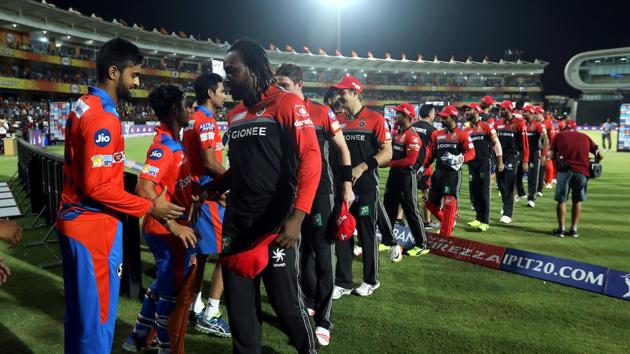 Chris Gayle gets congratulated by Gujarat Lions players post match.  Had AB de Villiers been fit, the southpaw might have not played this game.  (BCCI ) 