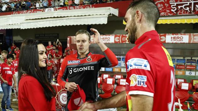 Preity Zinta in conversation with Glenn Maxwell of Kings XI Punjab and AB de Villiers of the Royal Challengers Bangalore. (BCCI/Sportzpics)