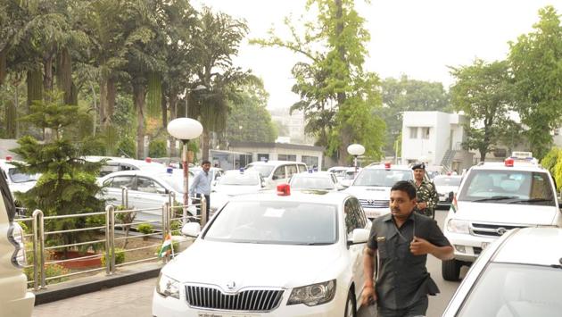 Red beacons atop government vehicles will be a thing of the past from May 1. (HT Photo) Red beacons atop government vehicles will be a thing of the past from May 1. (HT Photo)
