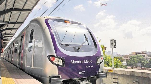 If you want to travel from Chembur to Andheri, for instance, the application will not only help you find the nearest Metro station, but also tell you the shortest route there and display when the next train from Ghatkopar to Andheri will arrive.(HT File Photo)