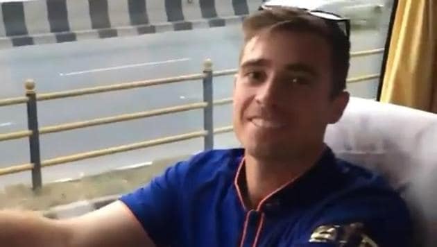 New Zealand pacer Tim Southee had to keep the Mumbai Indians team bus waiting after needing an emergency loo break.(Harbhajan Singh/Twitter)