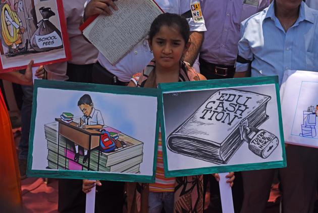 Parents and children protest against the exorbitant fee hike and collection of huge amount of un-approved and illegal fees by private schools at Azad maidan in Mumbai, India, on April 20, 2017.(Pratik Chorge/HT Photo)