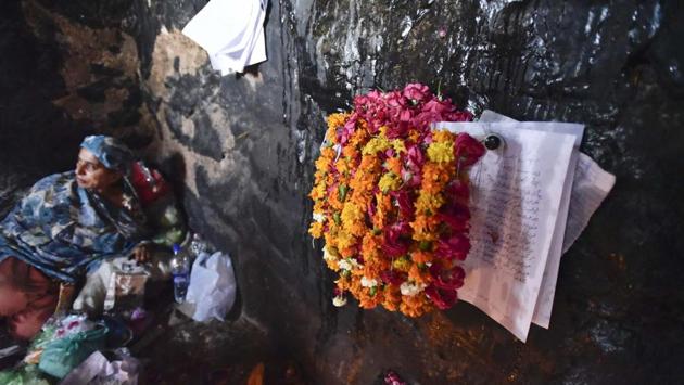 It is believed that wishes made to the Djinns in a letter or a prayer come true. Just like humans, djinns too can be good and bad. But Kotla, the citadel built by Sultan Feroz Shah Tughlaq in the 14th century, houses only the good ones, insists its Thursday visitors. The practice of writing to the Djinns in Kotla, historians say, gained popularity in the late 1970s when a fakir named Laddoo Shah started living in the ruins. (Burhaan Kinu/HT PHOTO)