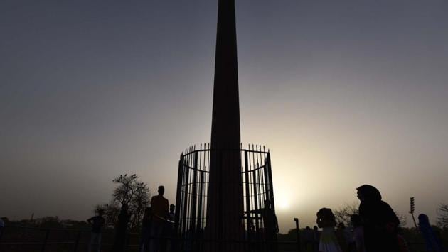 As dusk nears, many make their way to the top of the pyramid-like structure on which stands the Minar-e-Zarreen, a 13.1-metre tall, highly polished sandstone pillar. It was originally erected by Emperor Ashoka in Ambala in the 3rd century BC and centuries later shifted to Kotla on the orders of Tughlaq. (Burhaan Kinu/HT PHOTO)