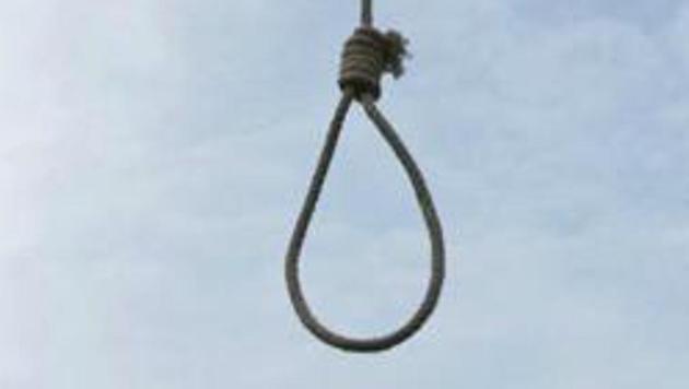A day after a teenage couple was found hanging from the ceiling fan in a Dwarka hotel, police said they are yet to find out why the two committed suicide.(HT FILE) A day after a teenage couple was found hanging from the ceiling fan in a Dwarka hotel, police said they are yet to find out why the two committed suicide.(HT FILE)