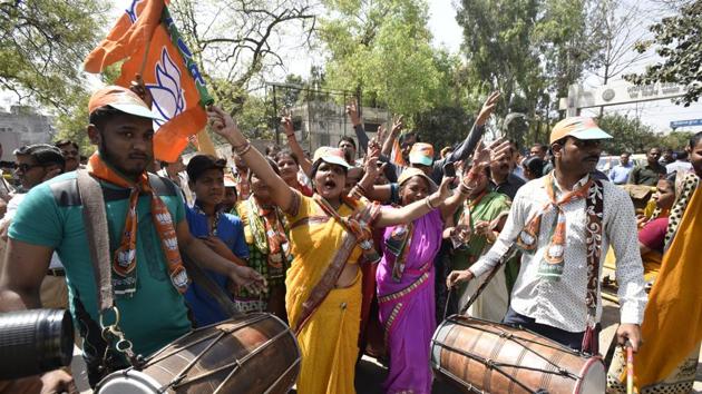 BJP workers celebrate as candidates file their nominations for MCD elections in New Delhi.(Sushil Kumar/HT FILE PHOTO)