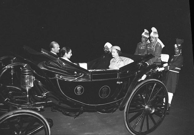 Former Indian President, Zail Singh and Queen Elizabeth II arrive in a buggy on November 18, 1983. (KK Chawla / HT Photo)
