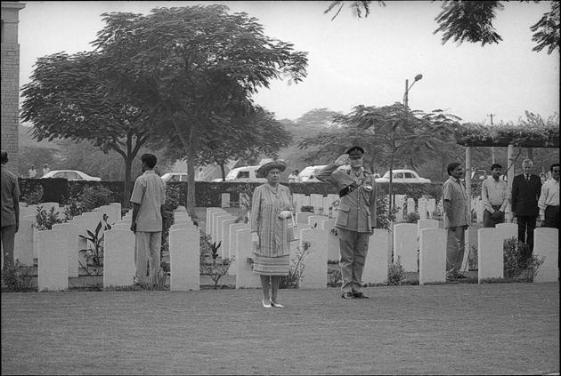 Queen Elizabeth II pictured as she pays homage at the War Centenary in New Delhi, India on October 15, 1997. (Girish Srivastava / HT Photo)