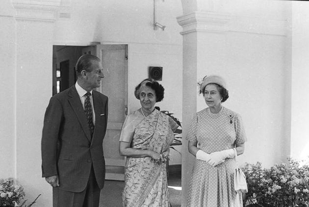 The Queen and the Duke of Edinburgh seen having a conversation with India’s former Prime Minister Indira Gandhi at Safdarjung road on November 18, 1983. (Virendra Prabhakar / HT Photo)