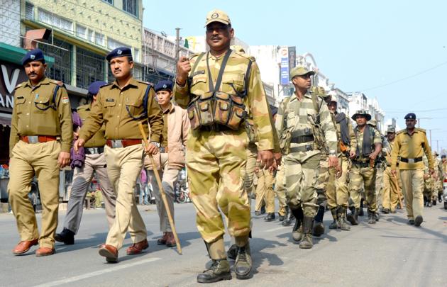 Security has been beefed up at Taj Mahal, the high court in Allahabad and its Lucknow bench, the assembly and secretariat buildings and other important government offices in Lucknow.(HT file photo)