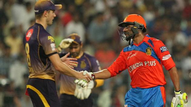 Ravindra Jadeja (right) of Gujrat Lions is being congratulated by Kolkata Knight Riders’ Chris Woakes after their four-wicket win in the 2017 Indian Premier League match at Eden Gardens, Kolkata on Friday. (BCCI)