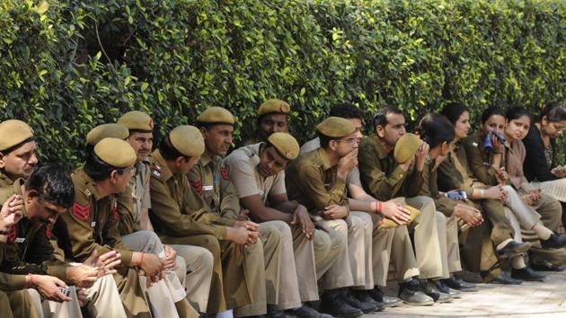The paramilitary personnel will be deployed at the 13,022 polling booths while Delhi Police will be keep an eye on ‘mischief mongers’ in surrounding areas. (Burhaan Kinu/HT FILE) The paramilitary personnel will be deployed at the 13,022 polling booths while Delhi Police will be keep an eye on ‘mischief mongers’ in surrounding areas. (Burhaan Kinu/HT FILE)