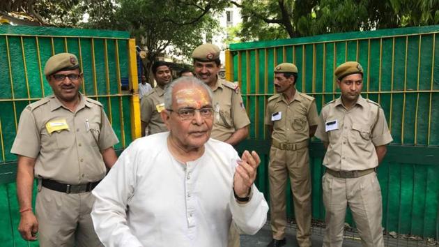82-year-old Raja Ram poses for a picture after casting his vote at Rajpura road polling station. It is expected that the polling percentage will cross 60% this time, though the voter turnout in the first few hours remained low. In the last civic polls, the voter turnout was a record 54%. (Ravi Choudhary/HT Photo)