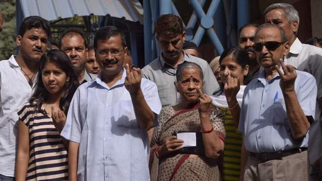 Delhi CM Arvind Kejriwal with his family after casting their vote. Among other leaders who have cast their vote are deputy chief minister Manish Sisodia, Congress leaders Ajay Maken and BJP leader Dr Harshvardhan. (Ravi Choudhary/HT Photo)