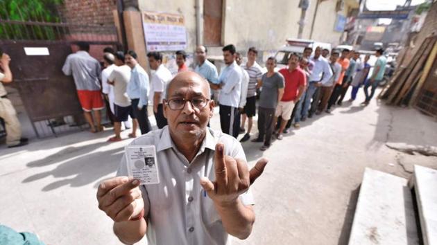 50-year-old Ishwar Jan Rai at Sant Nagar, Burari polling station. Voter turnout across the three corporations remained low with only 1.16% voting reported till 10am. (Arun Sharma/HT Photo)