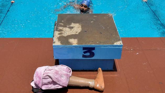 MAKING A MARK: A participant surges ahead. (Kunal Patil/HT Photo) 