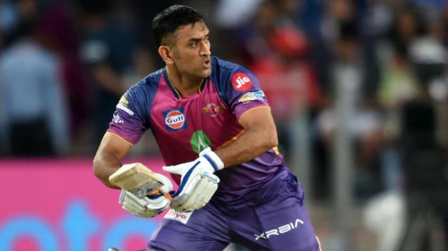 MS Dhoni returned to form with a half-century for Rising Pune Supergiant against Sunrisers Hyderabad in an Indian Premier League (IPL) match.(AFP)