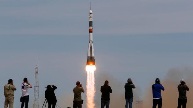 Photographers take pictures as the Soyuz MS-04 spacecraft carrying the crew of Jack Fischer of the U.S. and Fyodor Yurchikhin of Russia, as it blasts off to the International Space Station (ISS) from the launchpad at the Baikonur Cosmodrome, Kazakhstan on April 20, 2017. (Shamil Zhumatov/REUTERS) Photographers take pictures as the Soyuz MS-04 spacecraft carrying the crew of Jack Fischer of the U.S. and Fyodor Yurchikhin of Russia, as it blasts off to the International Space Station (ISS) from the launchpad at the Baikonur Cosmodrome, Kazakhstan on April 20, 2017. (Shamil Zhumatov/REUTERS)