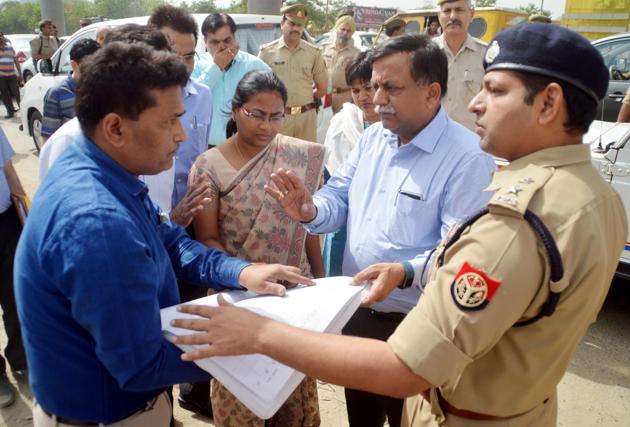 UP principal secretary Avnish Awasthi inspects the site for the proposed rest house for Kailash Mansarovar pilgrims in Ghaziabad. (HT PHOTO) UP principal secretary Avnish Awasthi inspects the site for the proposed rest house for Kailash Mansarovar pilgrims in Ghaziabad. (HT PHOTO)