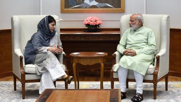 Jammu and Kashmir chief minister Mehbooba Mufti met Prime Minister Narendra Modi on Monday as the state reeled due a wave of street protests.(@PMOIndia) Jammu and Kashmir chief minister Mehbooba Mufti met Prime Minister Narendra Modi on Monday as the state reeled due a wave of street protests.(@PMOIndia)