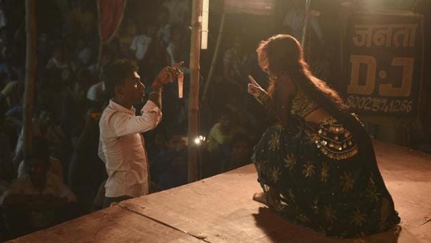 It is common for the audience to shower money on dancers. Owners of some orchestra companies keep all the money with them. Others keep half of the amount and give the rest to the artiste.  (Ravi Choudhary/HT PHOTO) 