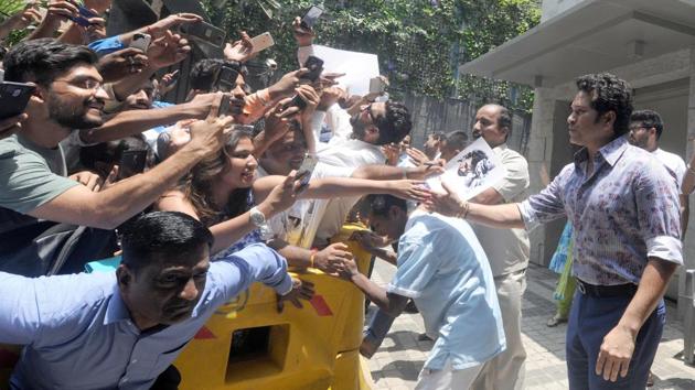 Sachin, who currently holds the record for most hundreds in both Tests and ODIs, is revered by cricketers and fans around the world. On Monday, hundreds of fans waited outside his house to wish him. (Prakash Parsekar/HT PHOTO) 