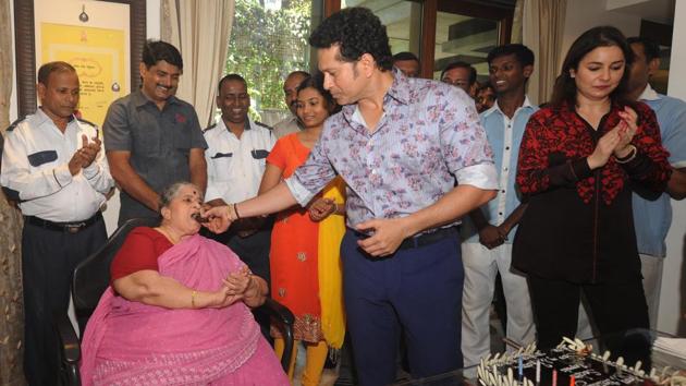 In his two-decade-long career, Sachin inspired thousands of young Indians. He celebrated his birthday with his family at his Mumbai home (Prakash Parsekar/HT PHOTO) 