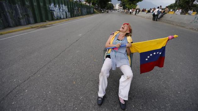 A woman sits on a highway ramp as anti-government protesters stage sit-ins to disrupt traffic throughout Caracas. The courts and electoral authorities have fended off efforts to remove Maduro since the opposition took over the legislature in January 2016. (Ariana Cubillos/AP) A woman sits on a highway ramp as anti-government protesters stage sit-ins to disrupt traffic throughout Caracas. The courts and electoral authorities have fended off efforts to remove Maduro since the opposition took over the legislature in January 2016. (Ariana Cubillos/AP)