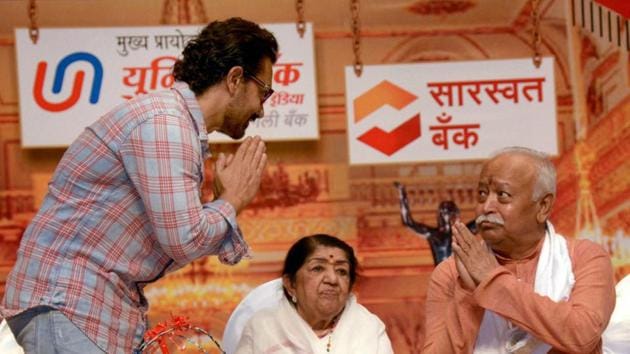 Aamir Khan greets RSS Chief Mohan Bhagwat at a ceremony to mark Dinanath Mangeshkar 75th death anniversary in Mumbai. (PTI)