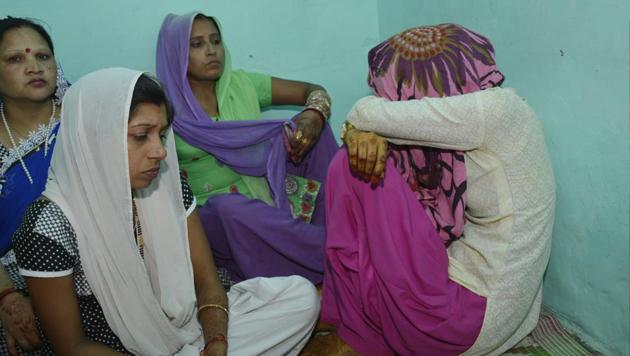 The bride’s family alleged that they were asked for a dowry of ₹1 lakh and filed a police complaint in the issue.(Sakib Ali/HT Photo) The bride’s family alleged that they were asked for a dowry of ₹1 lakh and filed a police complaint in the issue.(Sakib Ali/HT Photo)