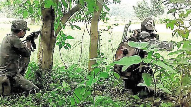 Jharkhand’s top Maoist leader, Arvindji is learnt to be hiding in these Bhura Pahad (hills) along with his 70-80 armed cadre.(HT FILE PHOTO)